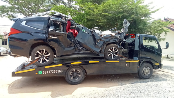 PUSAT JASA DEREK MOBIL TERDEKAT DI WONOSARI YOGYAKARTA 08117200163