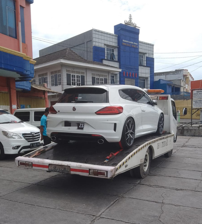 Mobil Derek di Parepare Sulawesi Selatan 08117200163