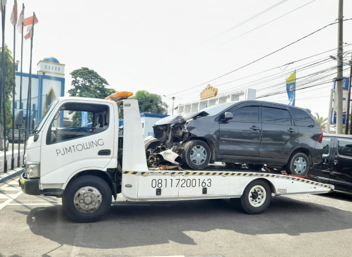 JASA DEREK MOBIL TERDEKAT DI SUMBAWA BESAR NTB 08117200163